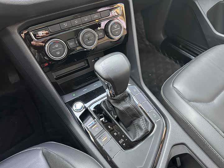 Фото 7 - Volkswagen Tiguan L Pro