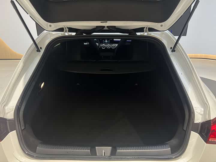 Photo 9 - Mercedes-Benz CLA-Class