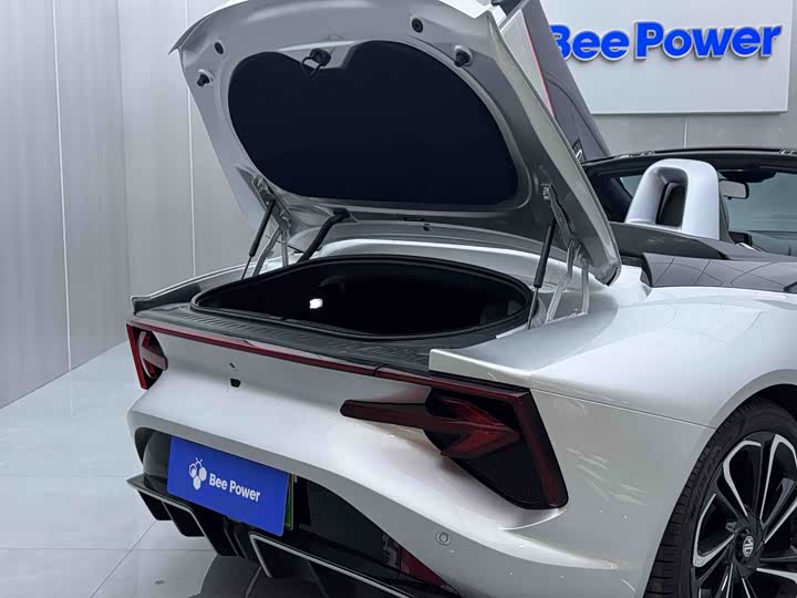 Фото 9 - MG Motor Cyberster