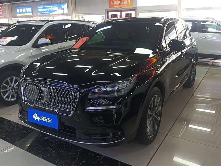 Фото 1 - Lincoln Corsair