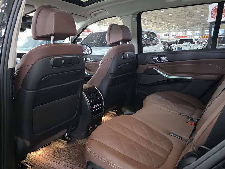 Фото 6 - BMW X7