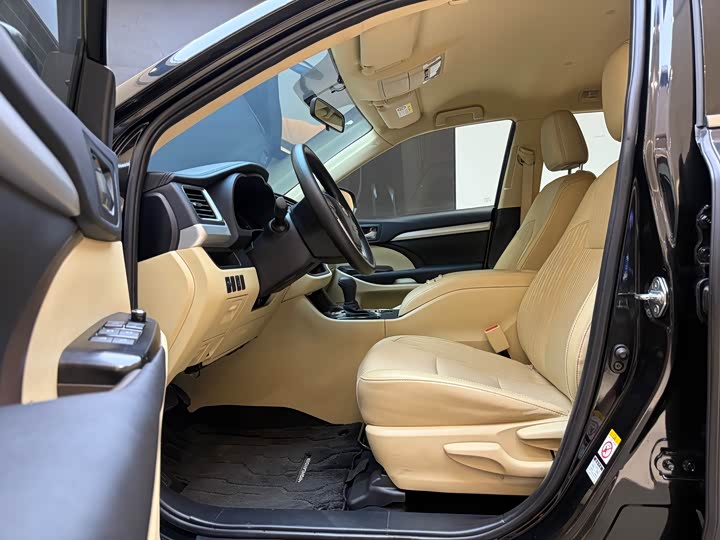 Фото 4 - Toyota Highlander