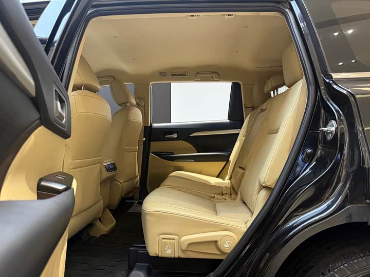 Фото 5 - Toyota Highlander