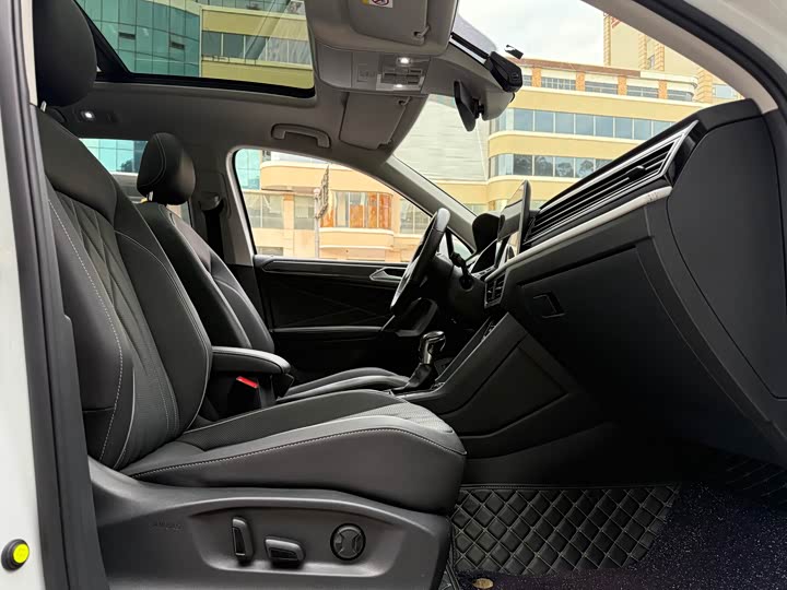 Фото 5 - Volkswagen Tiguan L Pro