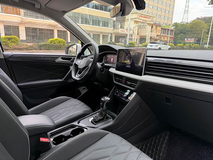 Фото 6 - Volkswagen Tiguan L Pro