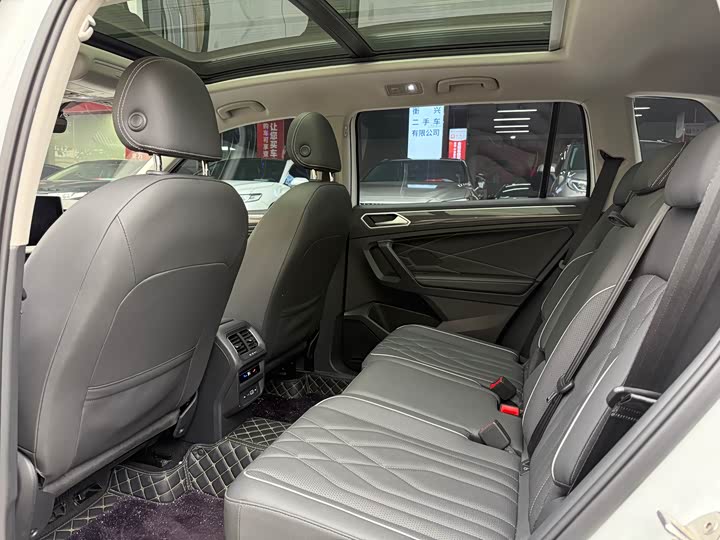 Фото 8 - Volkswagen Tiguan L Pro