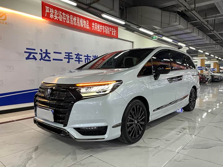 Фото 2 - Honda Elysion