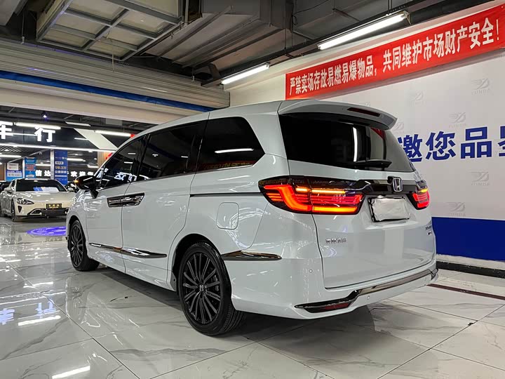 Фото 3 - Honda Elysion