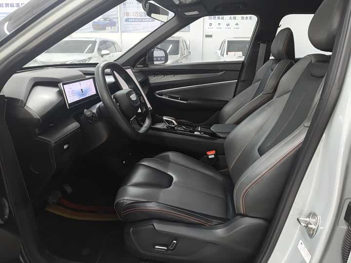 Фото 8 - Geely Atlas