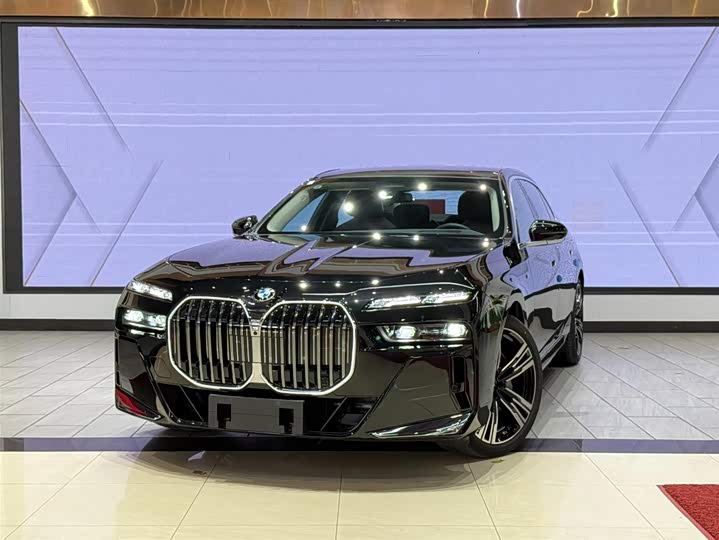 Фото 3 - BMW 7 Series