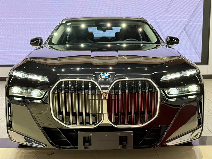 Фото 5 - BMW 7 Series