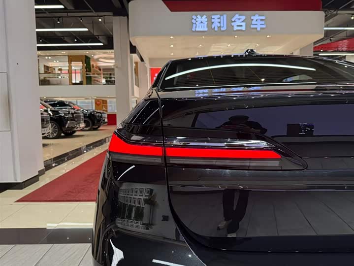 Фото 9 - BMW 7 Series