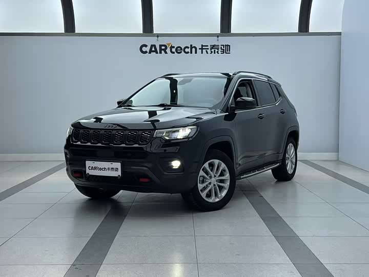 Фото 1 - Jeep Compass