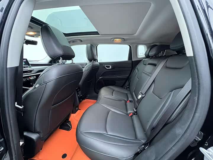 Фото 4 - Jeep Compass