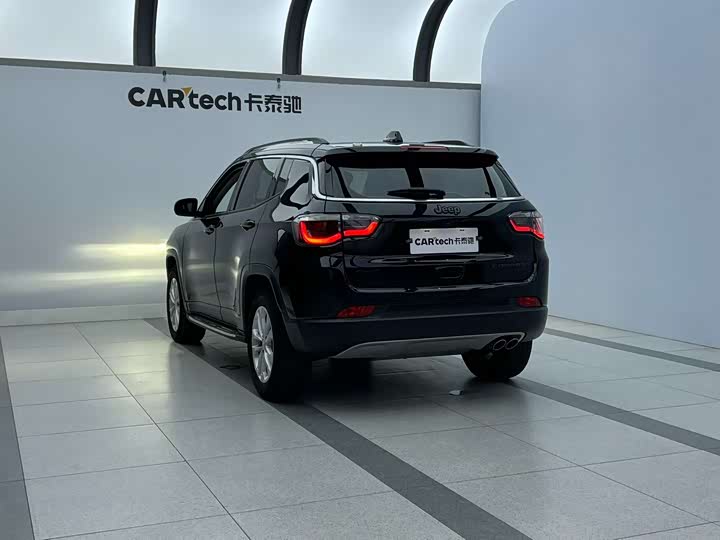 Фото 8 - Jeep Compass