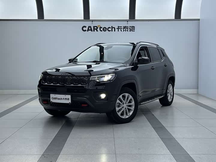 Фото 9 - Jeep Compass