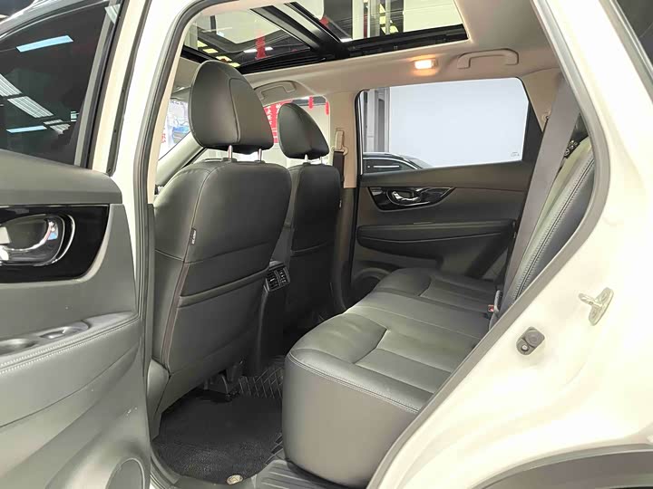 Фото 9 - Nissan X-Trail