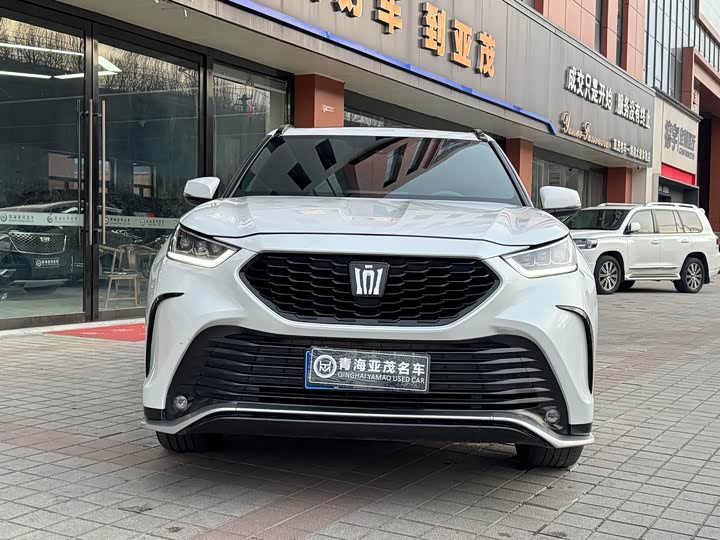 Фото 2 - Toyota Crown Kluger