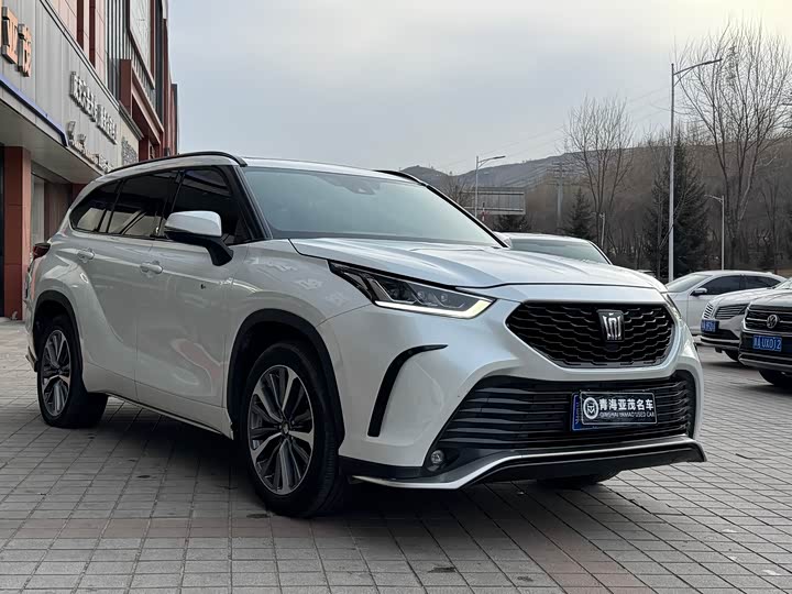 Фото 3 - Toyota Crown Kluger