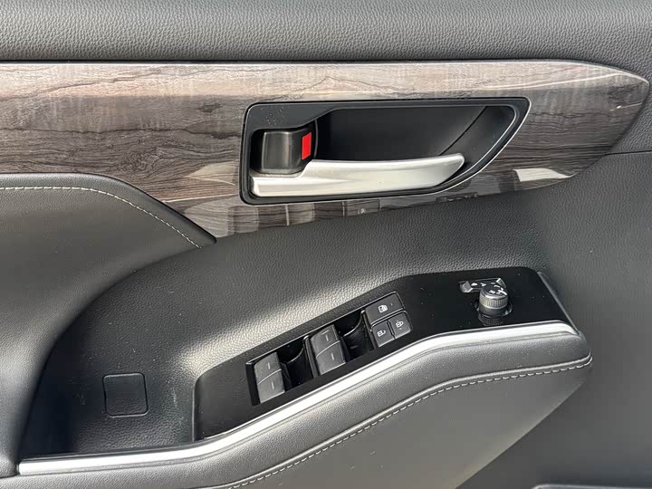 Фото 7 - Toyota Crown Kluger