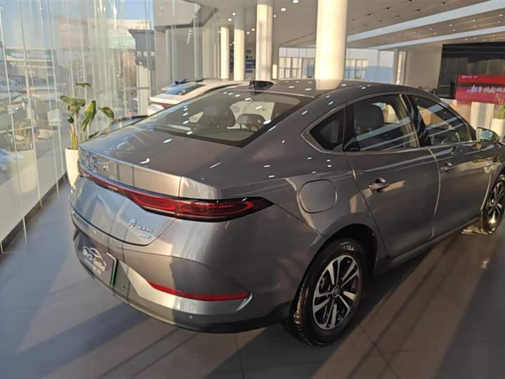 Фото 3 - BYD Qin Plus