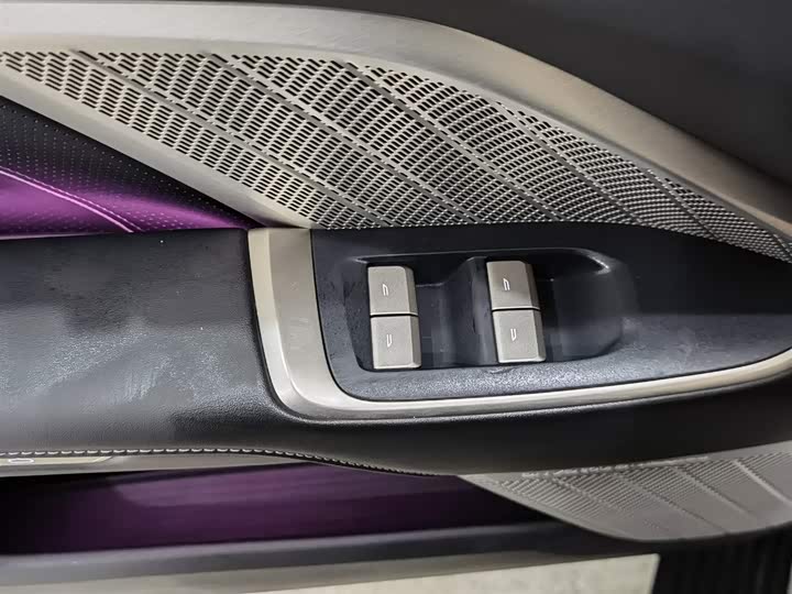 Фото 9 - Nio Onvo L90