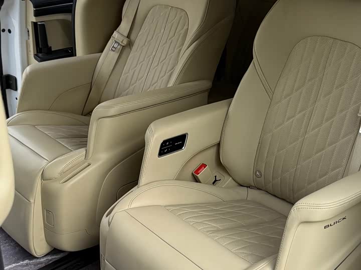 Фото 8 - Buick GL8 ES