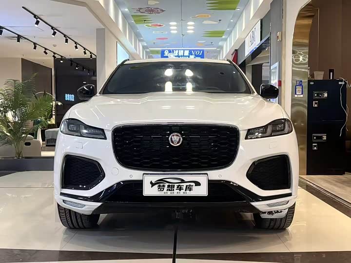 Фото 2 - Jaguar F-Pace
