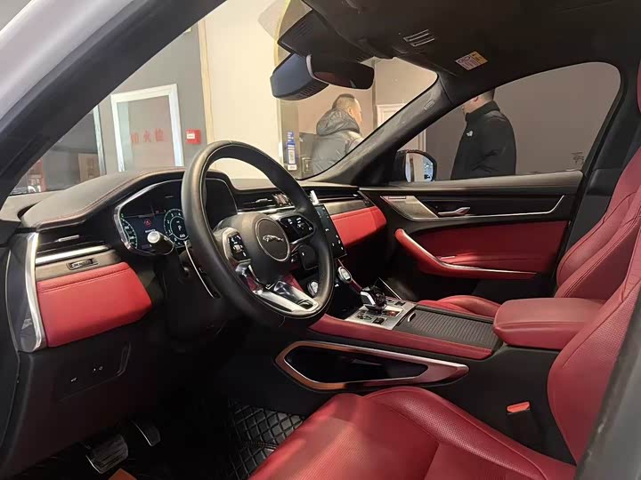 Фото 4 - Jaguar F-Pace