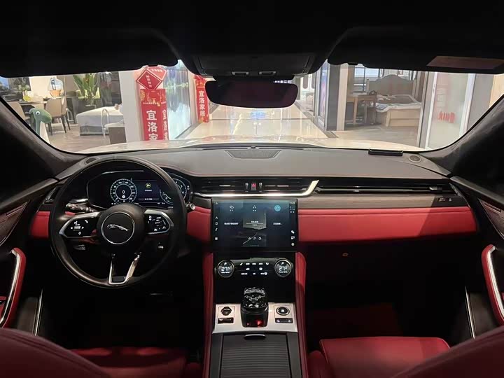 Фото 5 - Jaguar F-Pace