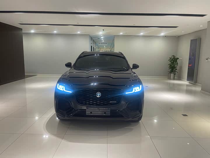 Фото 2 - Jaguar F-Pace