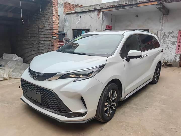 Фото 1 - Toyota Granvia