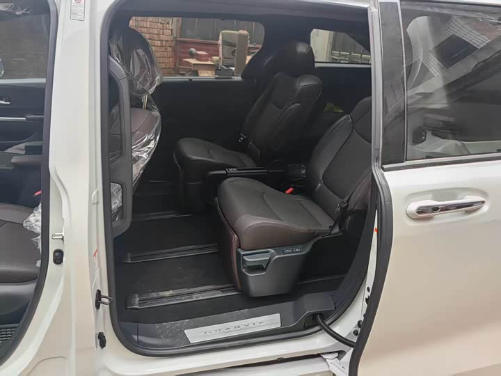 Фото 5 - Toyota Granvia