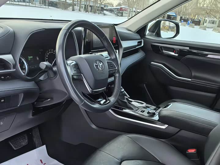 Фото 3 - Toyota Highlander