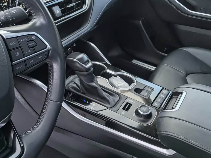 Фото 4 - Toyota Highlander