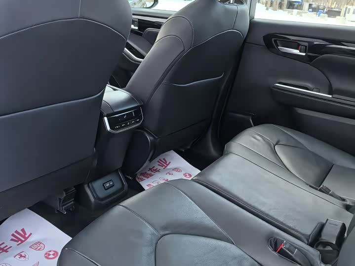 Фото 8 - Toyota Highlander