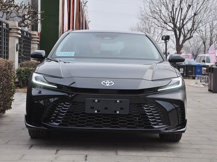 Photo 2 - Toyota Camry