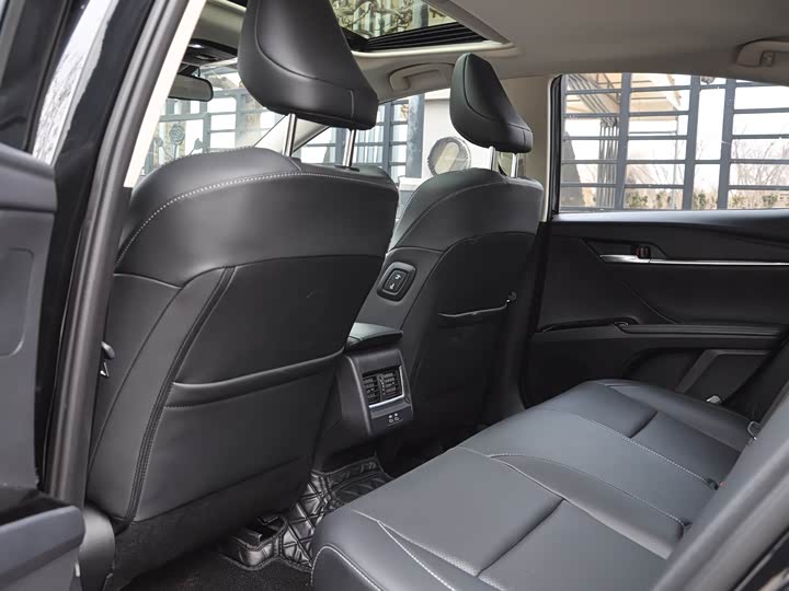 Photo 8 - Toyota Camry