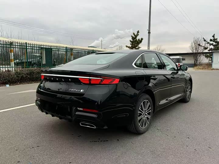 Фото 6 - Geely Preface