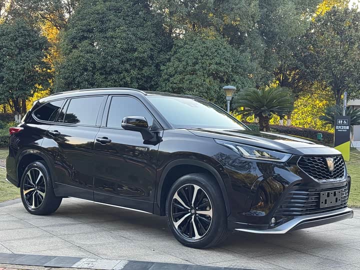 Фото 3 - Toyota Crown Kluger