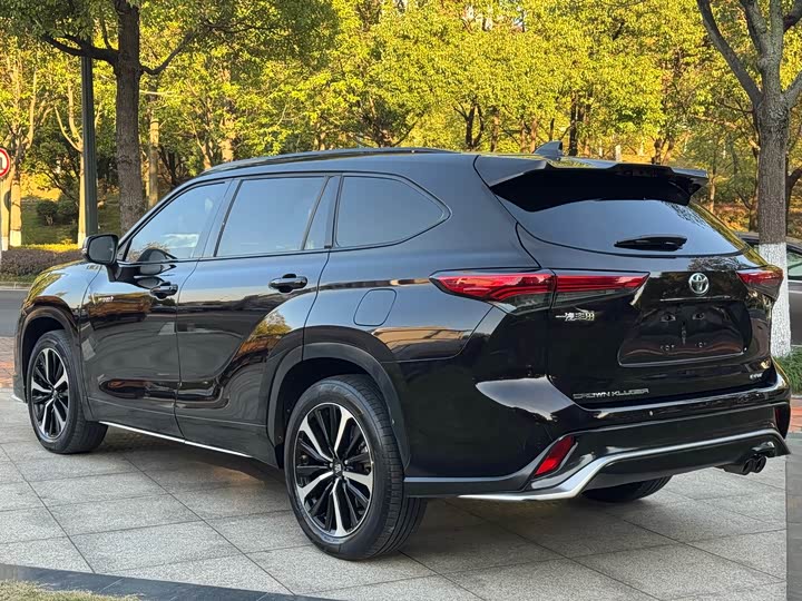 Фото 4 - Toyota Crown Kluger