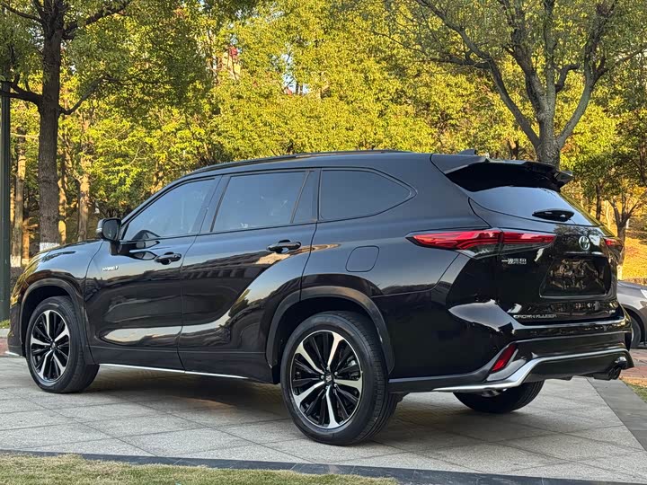 Фото 7 - Toyota Crown Kluger