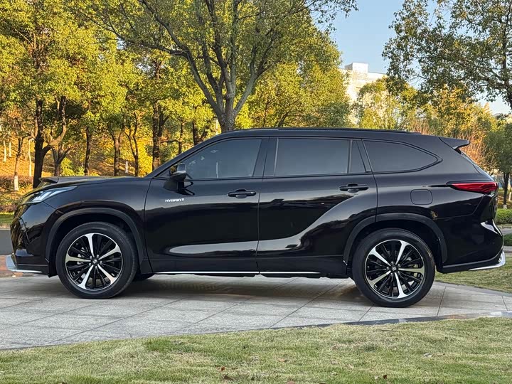 Фото 8 - Toyota Crown Kluger