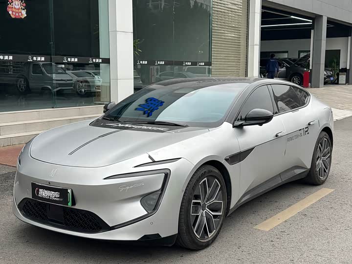 Фото 1 - Avatr 12