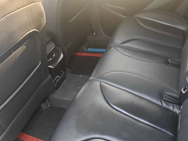 Фото 6 - Roewe RX5 Hybrid