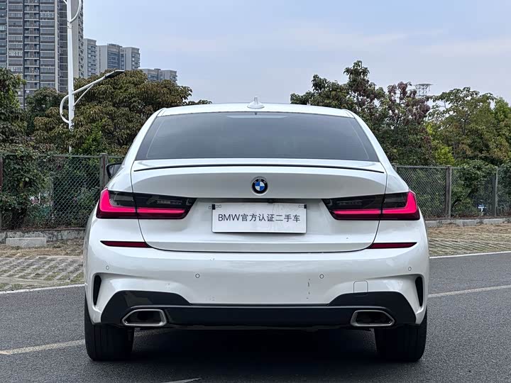 Photo 4 - BMW 3 Series