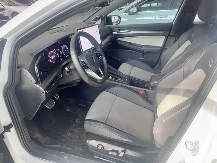 Фото 8 - Volkswagen Golf