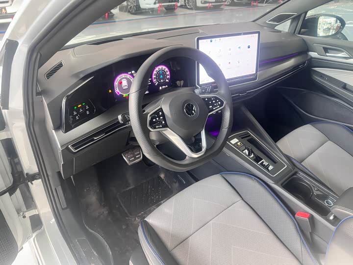 Фото 9 - Volkswagen Golf