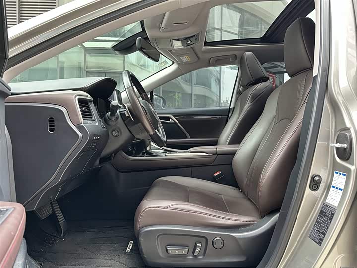 Фото 4 - Lexus RX