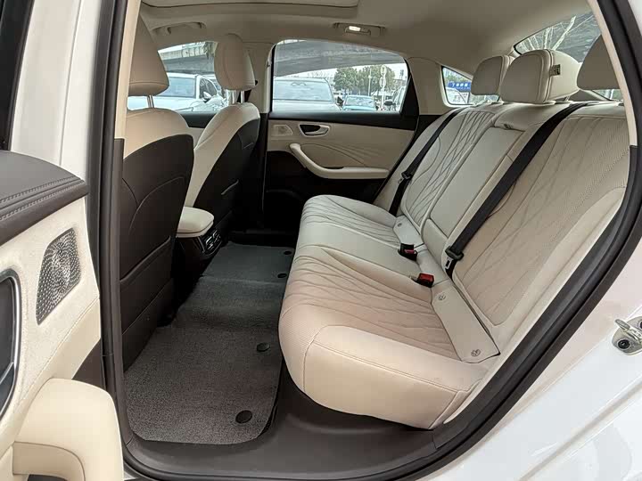 Фото 6 - Roewe D7